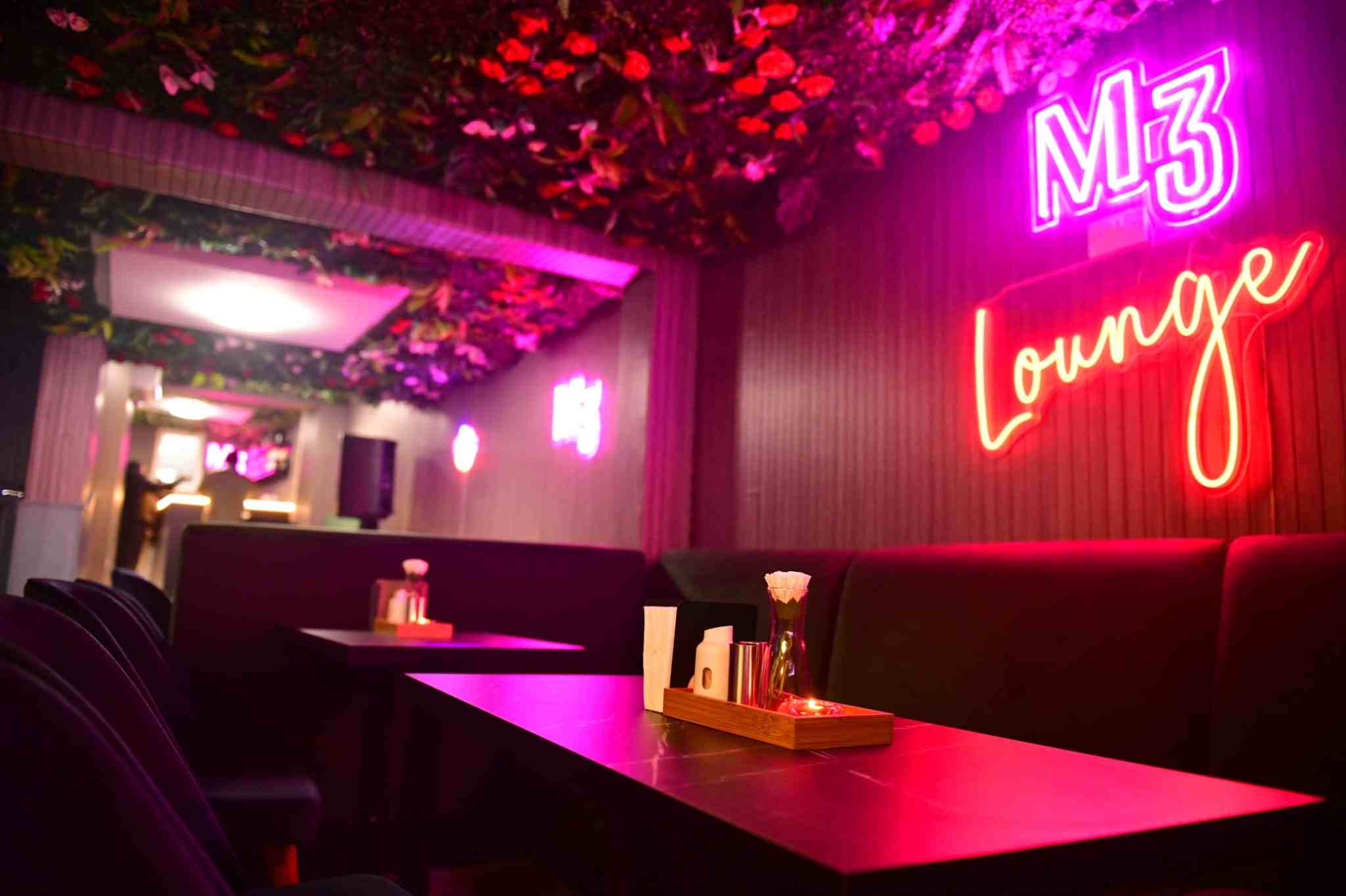 M3 Lounge - interior